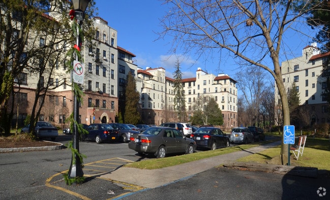 Photo - Wykagyl Garden Apartments