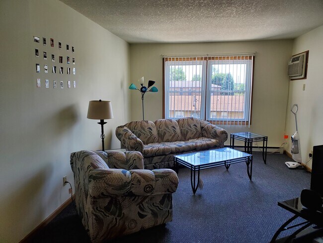 Photo - 1905 12th St Apartments