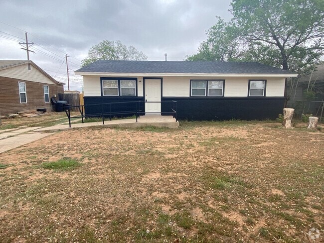 Building Photo - Now available 3 bed 1 bath in Arnett Benson Rental