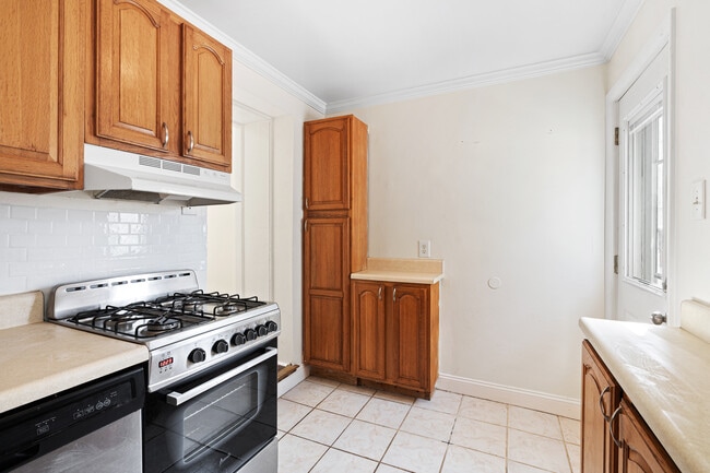 Photo - 4550 Silverwood St