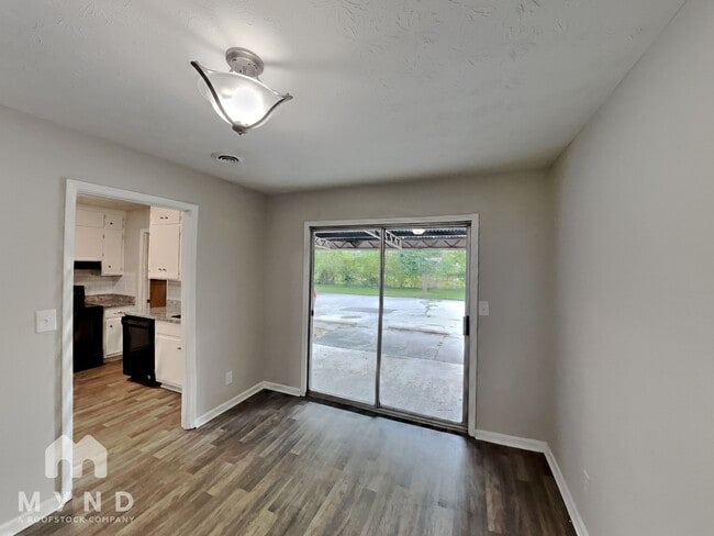 Photo - 225 Baker St