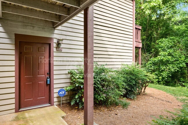 Photo - 214 St Andrews Ct