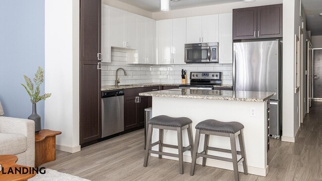 Photo - 2900 E 16th Ave Unidad 247