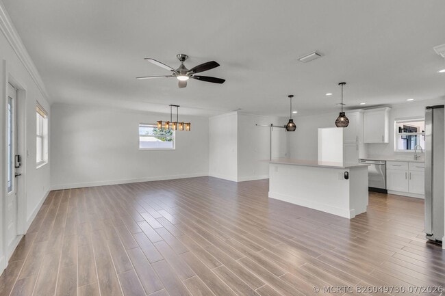 204 W Whitney Dr