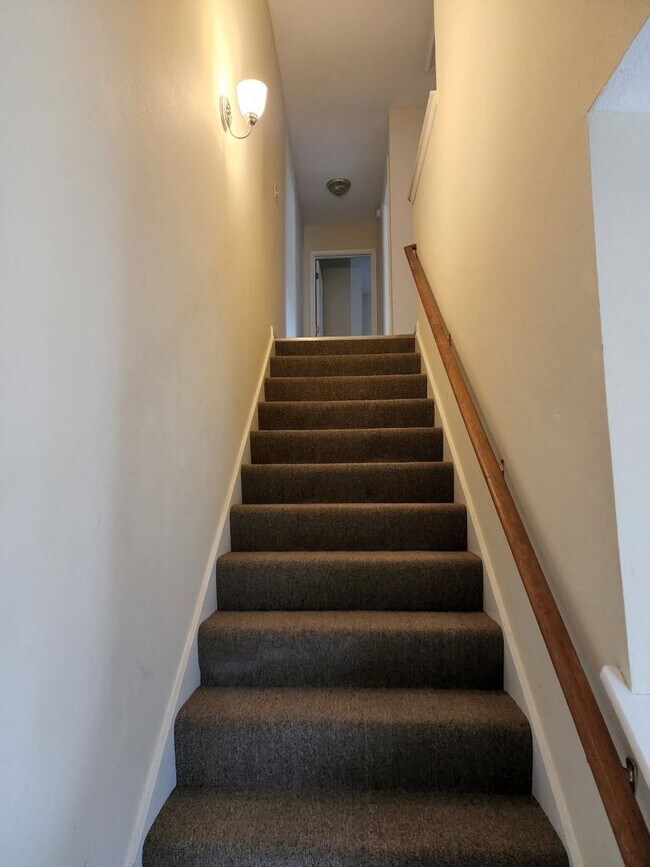 Photo - Spacious 2 Story home in Town - Apply Now ...