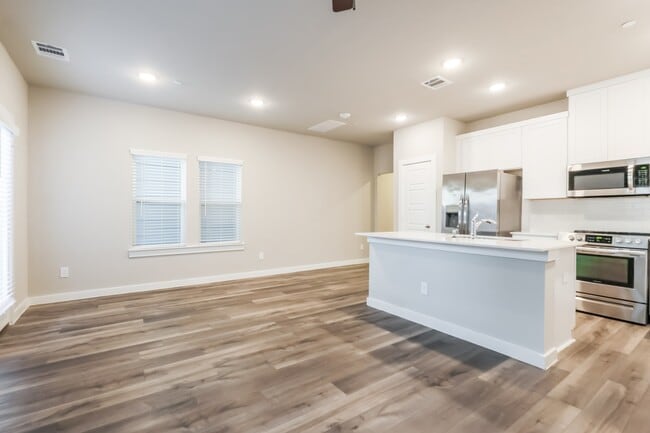 Photo - 381 N Centro Cir