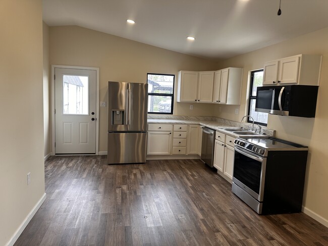 Photo - 330 Davis St