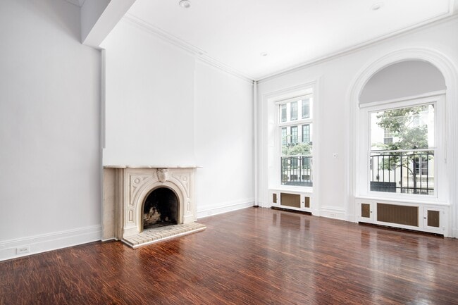 Photo - 179 E 64th St