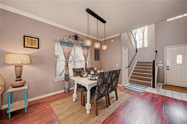 Photo - 1813 White Oak Loop