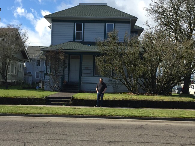 Building Photo - Historic John Rickard House Unit 3