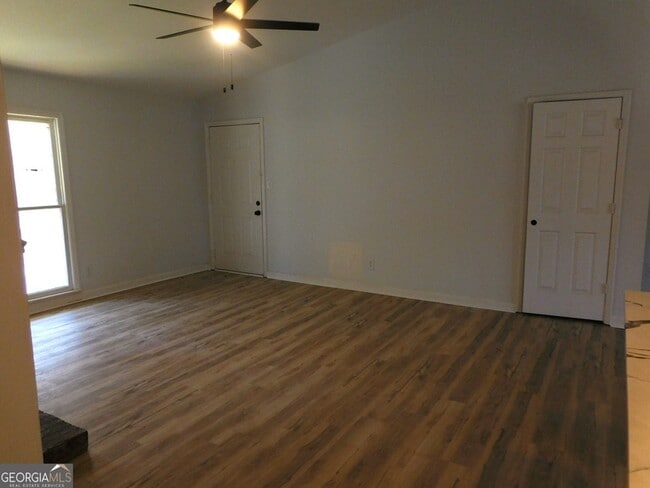 Photo - 1286 Britain Dr NW