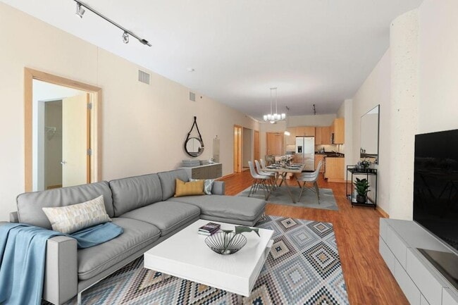 Photo - 401 N 2nd St