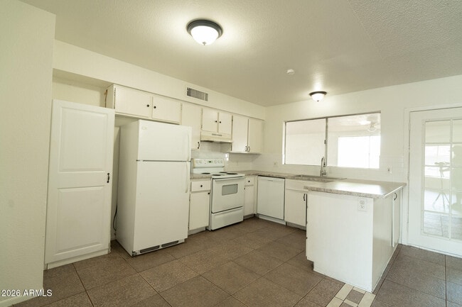 3642 W Carla Vista Dr