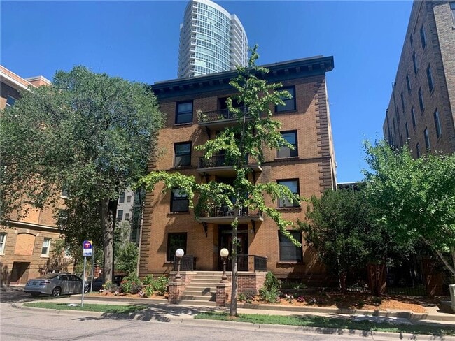 Building Photo - 1401 Willow St Unit 9