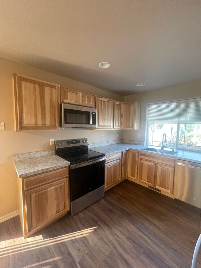 Photo - Freshly Remodeled 3 bed 2 Bath Townhome