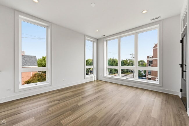 Photo - 3902 S Lake Park Ave Unit 3