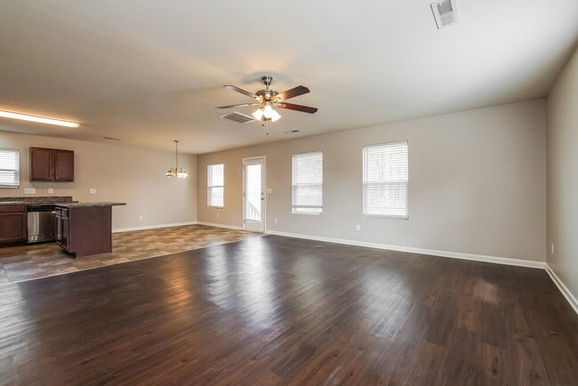 Photo - 52 Badger Pass Dr