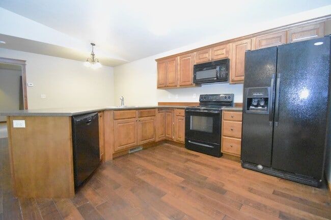 Photo - Beautiful 3 bedroom 2 1/2 bath townhouse in 4 Corners! Fenced backyard!