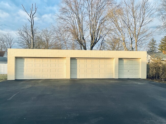 Detached garage - 4036 O Leary Ave Unit 3