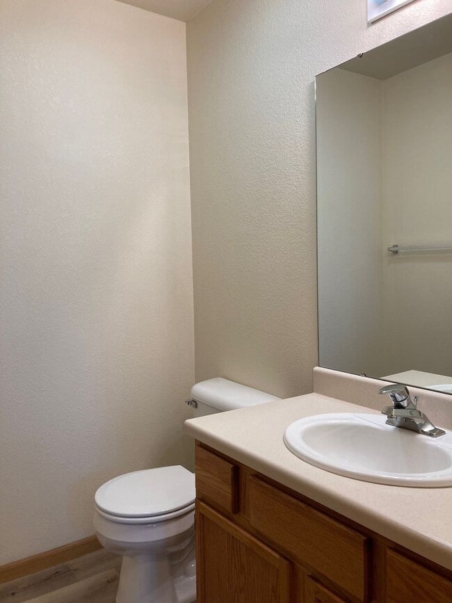 Photo - Bright & Convenient Townhouse Living!