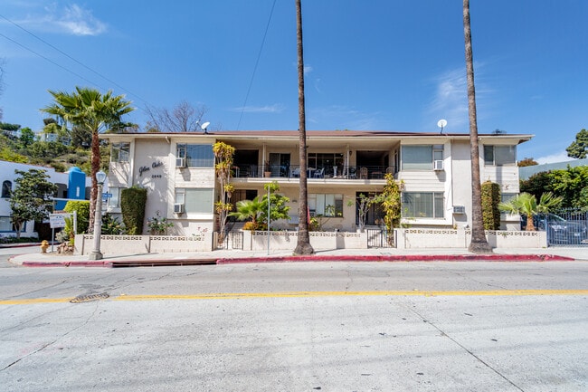 Photo - 2649 N Beachwood Dr Unit 3