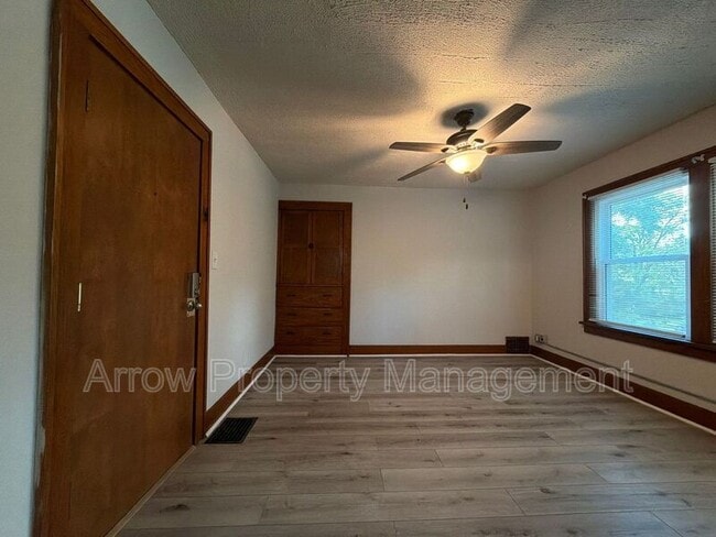 Photo - 3304 S 40th St Unit 4
