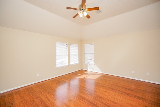 Building Photo - 822 Hyacinth Pl