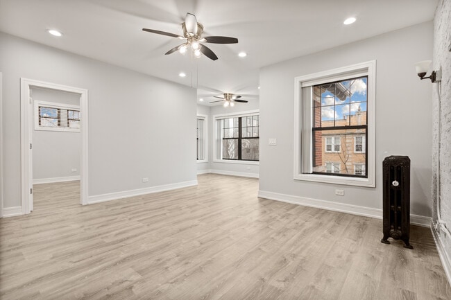 Photo - 1066 W Glenlake Ave Unit 1