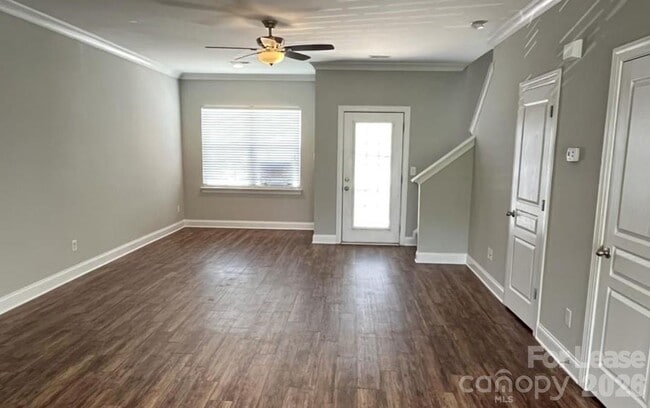 Photo - 340 Halton Crossing Dr SW