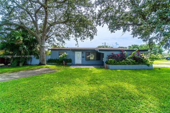 Photo - 3338 Taft St