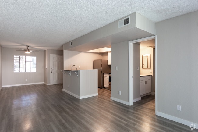 2BR, 2BA - 962 SF - Elara at Paradise Valley