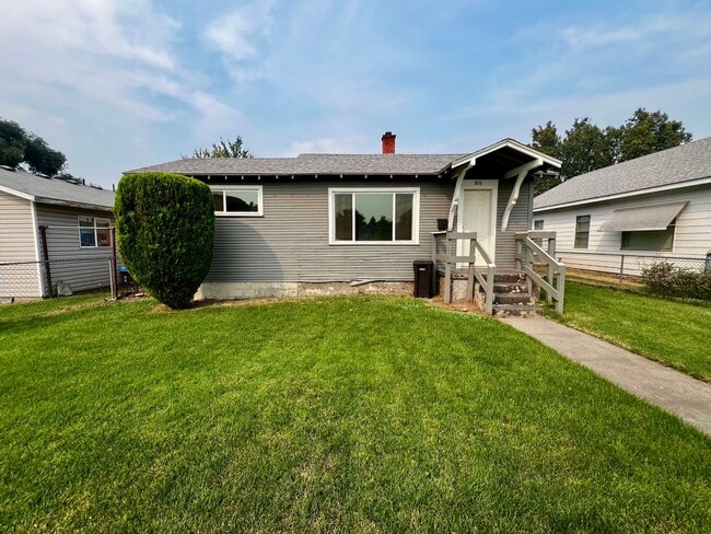 Building Photo - Non-Refundable & Security Deposit Total: $... Rental