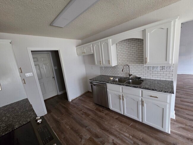 Photo - 209 W Billington Dr