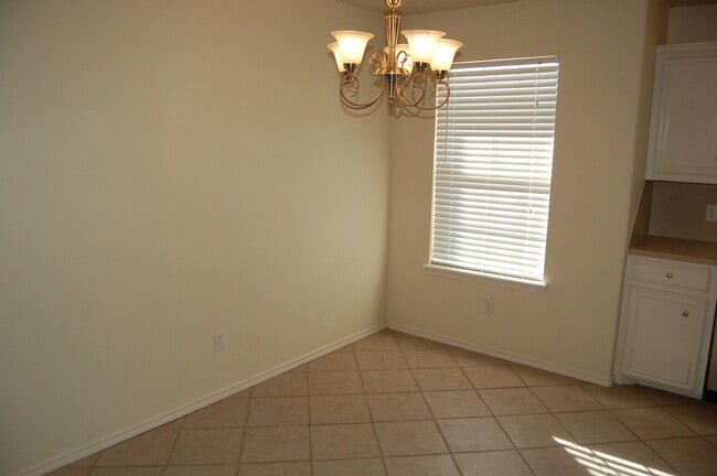 Photo - Great Updated 3/2/1 - Easy Access to Loop 289