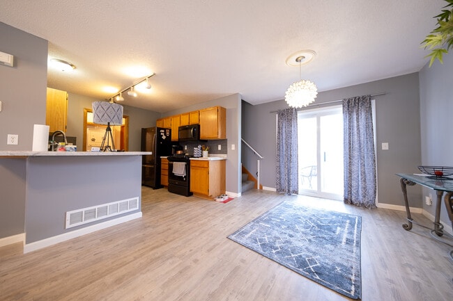 Photo - 1039 Fillmore Cir NE