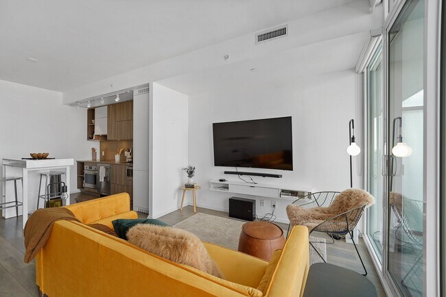 Photo - 125 Peter St