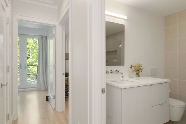 Photo - 53 Rutland Sq Unit 2