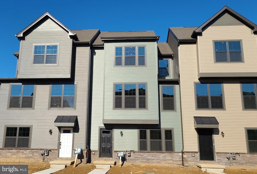 Photo - 335 E Grn St Townhome