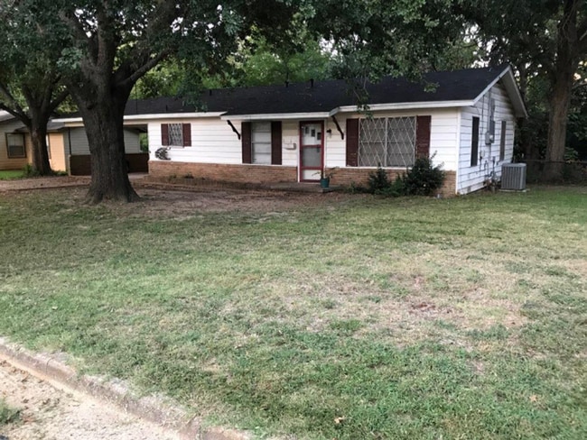 Photo - 132 Oak Grove Dr House