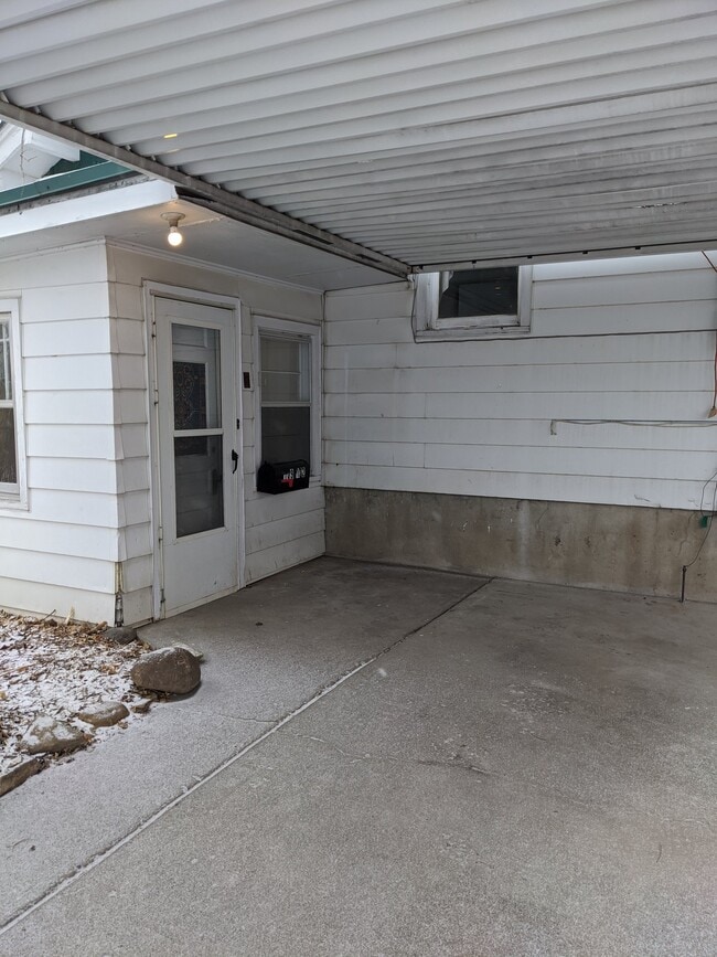 Building Photo - 109 S 8th Ave Unit Basement