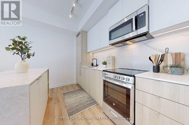 Photo - 500 Dupont St Unit 502