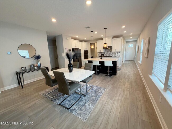 Photo - 72 Tarbert Ln