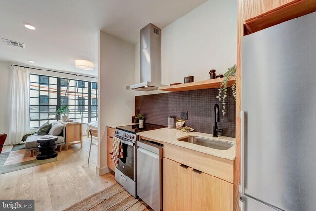 Photo - 1701 N 2nd St Unit STUDIO