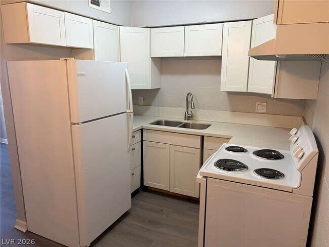 Photo - 555 S Royal Crest Cir Unit 9