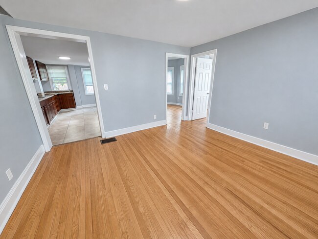 Photo - 406 Comstock St