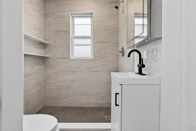 Photo - 168 Elliot St