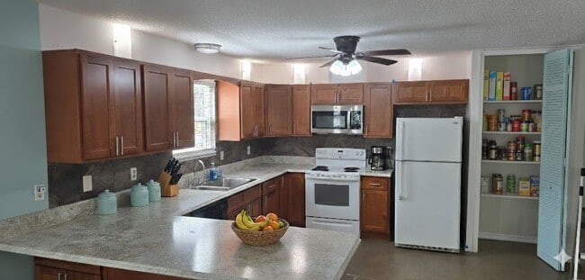 Photo - 152 Fenimore Ln Unidad B