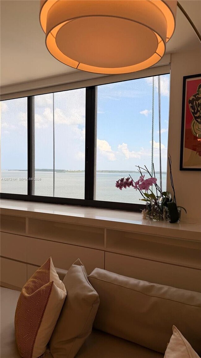 Photo - 540 Brickell Key Dr Unidad 1101