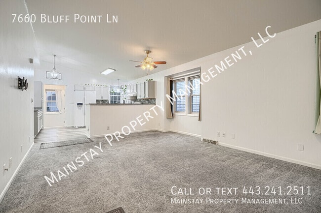 7660 Bluff Point Ln