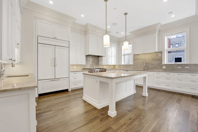 Photo - 105 W Chestnut St